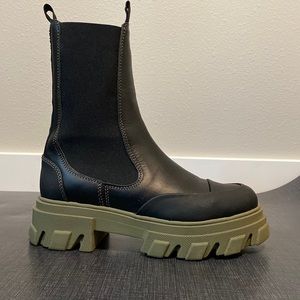 GANNI - Calf Leather Mid Chelsea Boot - black/green sz 37